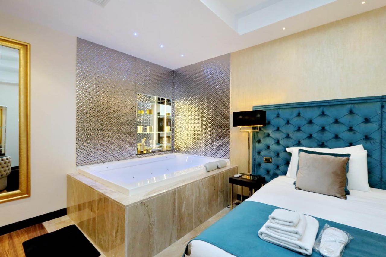 Trevi Diamond Luxury Suites & Jacuzzi Roma Exterior foto